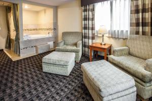 Clarion Inn Renton-Seattle的休息区