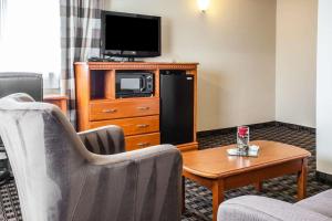 Clarion Inn Renton-Seattle的厨房或小厨房