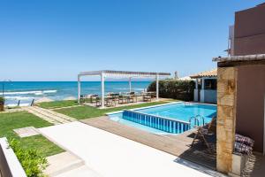 Bazén v ubytování The Mini Beach Hotel nebo v jeho okolí