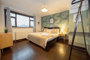 Łóżko lub łóżka w pokoju w obiekcie GuestReady - Stainton Retreat