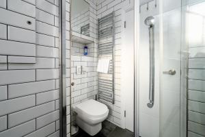 Ванная комната в GuestReady - Central Living near Kensington Palace