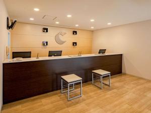 an office with a counter with two stools at Comfort Hotel Hachinohe in Hachinohe