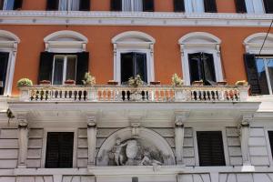 a building with a balcony with plants on it at Hotel Seiler in Rome