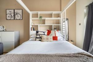 a bedroom with a large white bed with pillows at GuestReady - Contemporary Urban Sanctuary in Dubai