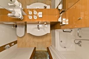 Um banheiro em Best Western Vilnius