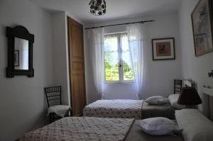 Postel nebo postele na pokoji v ubytování Bastide de l'Avelan