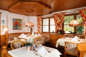 Restorāns vai citas vietas, kur ieturēt maltīti, naktsmītnē Ringhotel Nebelhornblick