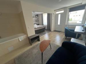 Χώρος καθιστικού στο Brill Hotel Békéscsaba