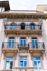 a building with windows and a balcony at Seven Town House Boutique Hotel in Locarno