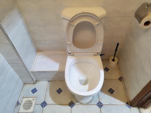 Romantic 1Bedroom Gateway in Kinoo的一间浴室