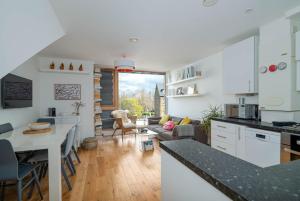 Ett kök eller pentry på GuestReady - Stylish stay with skyline views