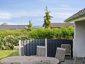 Zahrada ubytování Holiday Home Gudrun - 250m from the sea by Interhome
