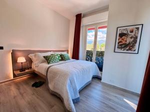 a bedroom with a bed and a large window at La Serena Hotel FDM in Forte dei Marmi