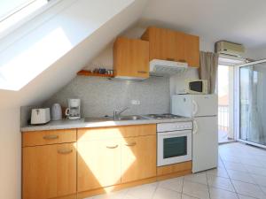 Nhà bếp/bếp nhỏ tại Apartment Amarillo 3-5 by Interhome +19 ảnh