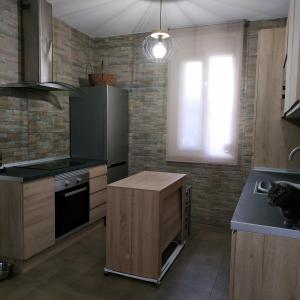 a kitchen with a refrigerator and a sink in it at Aparamento Playa Salou in Salou