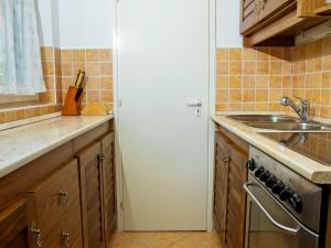 Dapur atau dapur kecil di Holiday Home Vilma by Interhome
