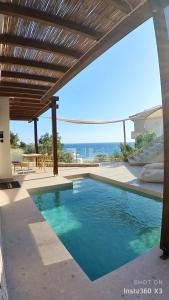 Πισίνα στο ή κοντά στο Villa Vrachos luxury Living