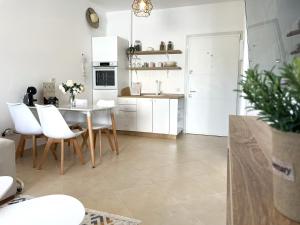 Kuchyň nebo kuchyňský kout v ubytování Boho Apartment Golem