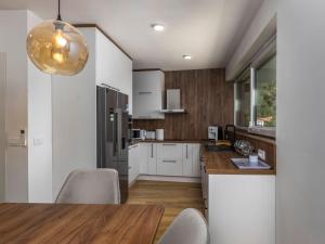 Η κουζίνα ή μικρή κουζίνα στο Villa Visum Mare Tribus by Interhome
