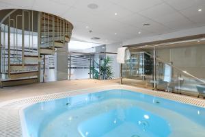 Bazén v ubytování Home Hotel Plaza nebo v jeho okolí
