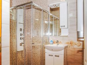 Kúpeľňa v ubytovaní Holiday Home Gemini 2 by Interhome