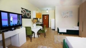 Telewizja i/lub zestaw kina domowego w obiekcie Todo apartements