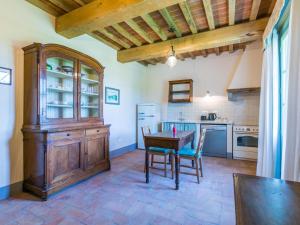 Dapur atau dapur kecil di Apartment Cigliere by Interhome