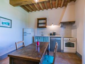 Dapur atau dapur kecil di Apartment Cigliere by Interhome