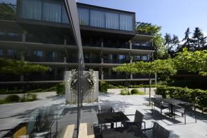 a courtyard in front of a building at sevenoaks in Cloppenburg