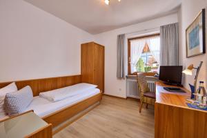 TV a/nebo společenská místnost v ubytování Hotel Antonia