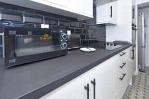 Η κουζίνα ή μικρή κουζίνα στο 3bedroom-close-to-hospital-suitable for contractors and NHS +13 φωτογραφίες
