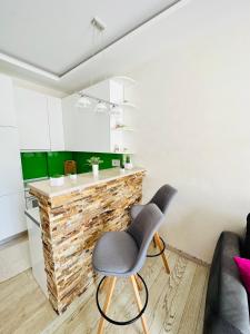 Η κουζίνα ή μικρή κουζίνα στο Laura Apartman