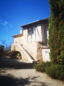 Castelnau-de-MontmiralにあるCastel Mazars gîteの石造りの家 +5枚の写真
