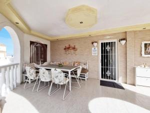 Posezení v ubytování Tu chalet con piscina privada