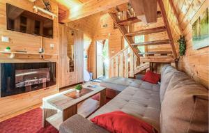 Khu vực ghế ngồi tại Gorgeous Home In Lovinac With Wi-Fi