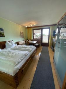 Letto o letti in una camera di Gästehaus Gastl