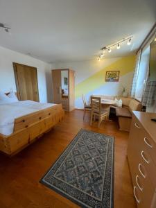 Letto o letti in una camera di Gästehaus Gastl