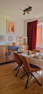 Posezení v ubytování Fully equipped two-room apartment with balcony
