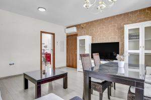 Μια τηλεόραση ή/και κέντρο ψυχαγωγίας στο Apartamento Aryan - sólo familias