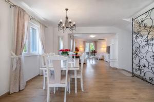 Fotografie z fotogalerie ubytování Villa with Sea View v Podgoře