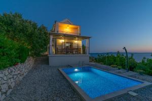 Bazén v ubytování Villa with Sea View nebo v jeho okolí