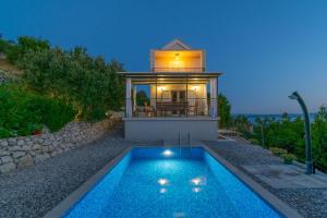 Bazén v ubytování Villa with Sea View nebo v jeho okolí