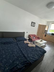 a bedroom with a large bed with towels on it at Hobití apartmán - Sam in Radslav