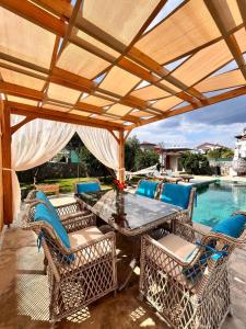 Πισίνα στο ή κοντά στο Villa Latanya