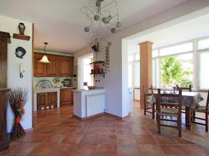 Kuchyňa alebo kuchynka v ubytovaní Villa Villa Chiara by Interhome + 15 fotografií