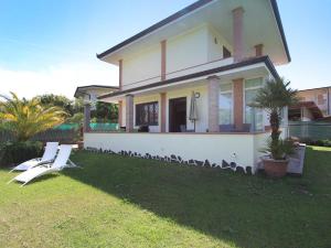 Vonkajšia záhrada v ubytovaní Villa Villa Chiara by Interhome