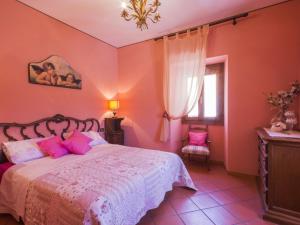 Posteľ alebo postele v izbe v ubytovaní Apartment Azalea by Interhome