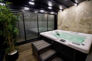 Kúpeľňa v ubytovaní Hotel Kocka Vrnjačka Banja