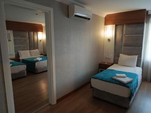 Postel nebo postele na pokoji v ubytování Side Yeşilöz Hotel