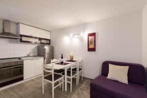 Kuchyňa alebo kuchynka v ubytovaní Beachfront Apartments Zanic